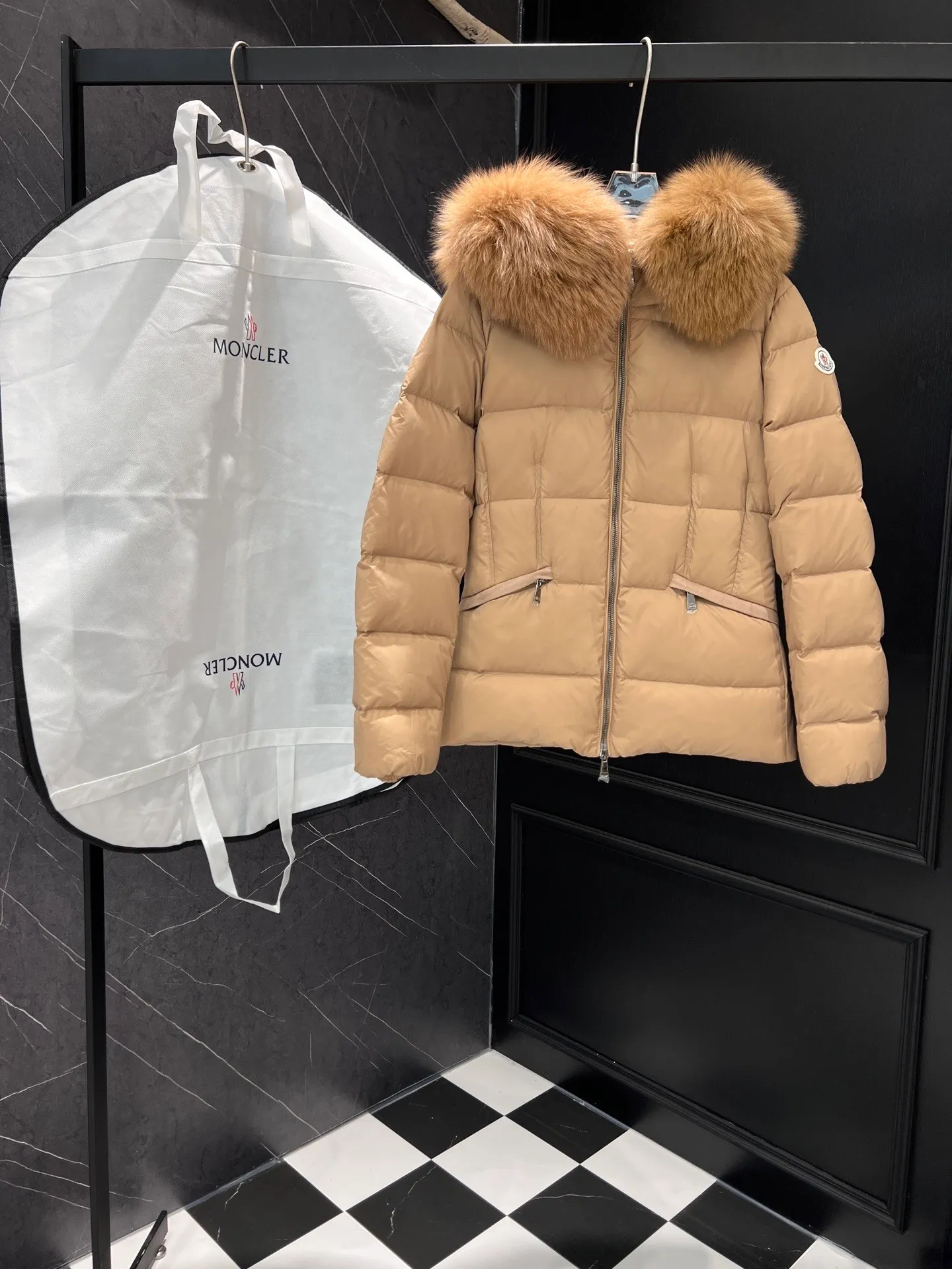 MONCLER Boed Boed longue saison ， ， 。 (! ， ) Boed ， ， 。 longue saison ， 。 · longue saison .Longue saison · · · · ， ·